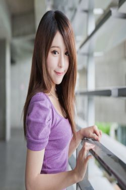 女生跟男生聊天说放屁